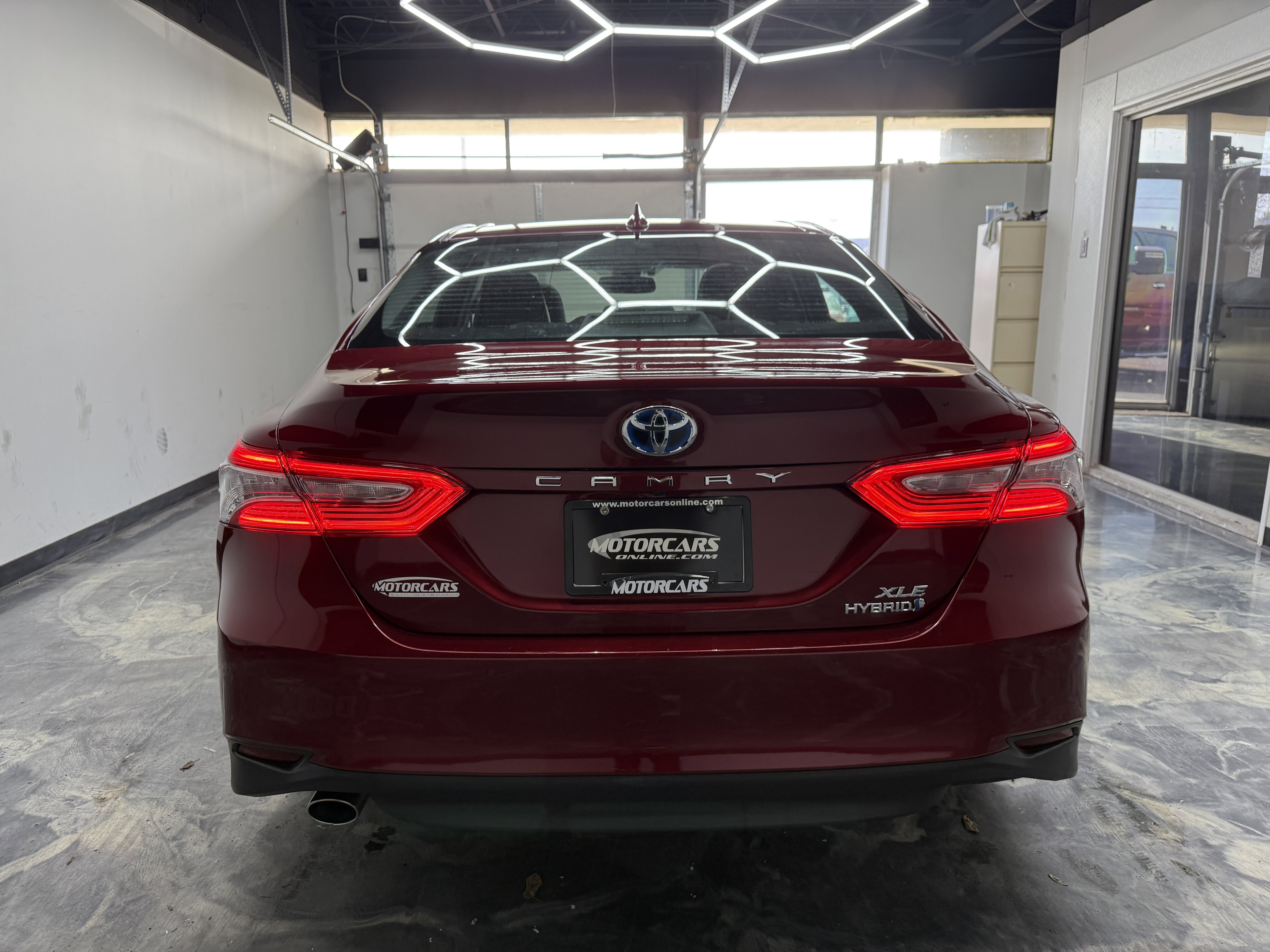 Used 2018 Toyota Camry XLE FWD image 4