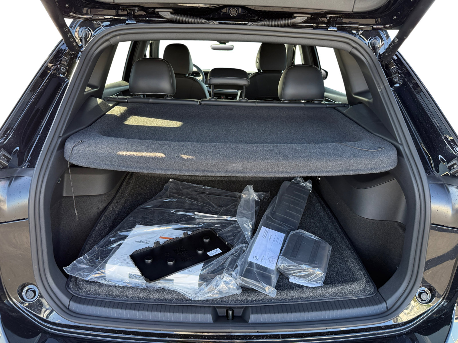 New 2026 Volkswagen Tiguan SE R-Line AWD/4WD image 17