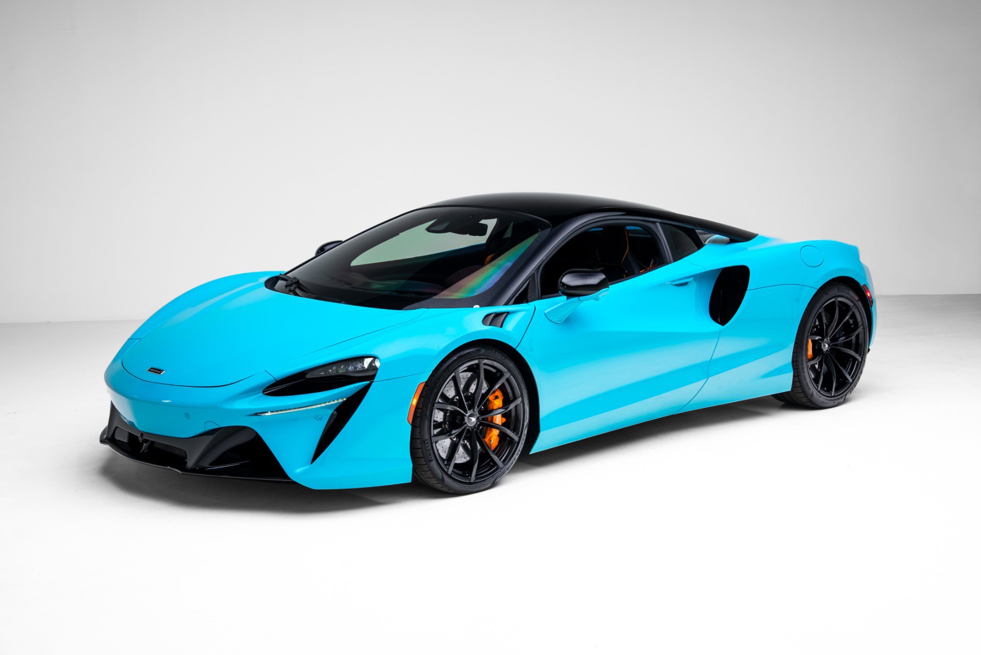 Used 2023 McLaren Artura image 13