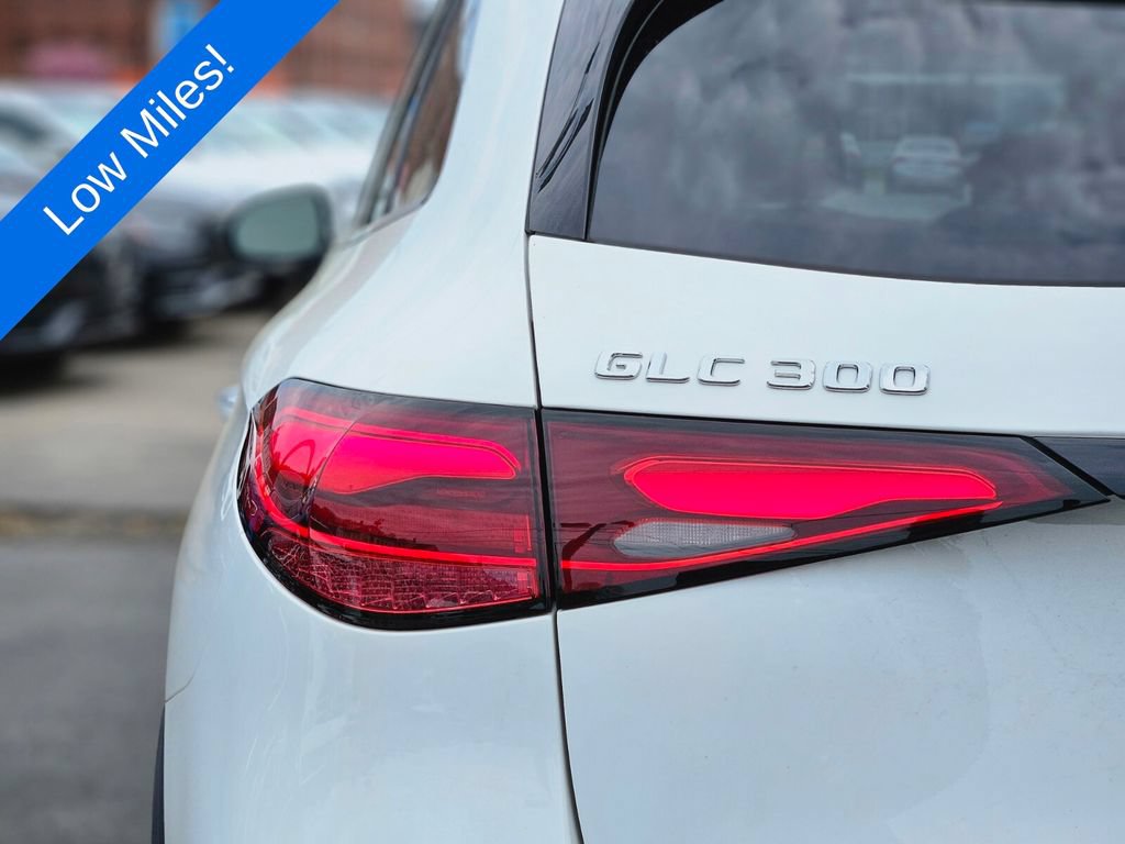 Used 2025 Mercedes-Benz GLC 300 4MATIC image 9