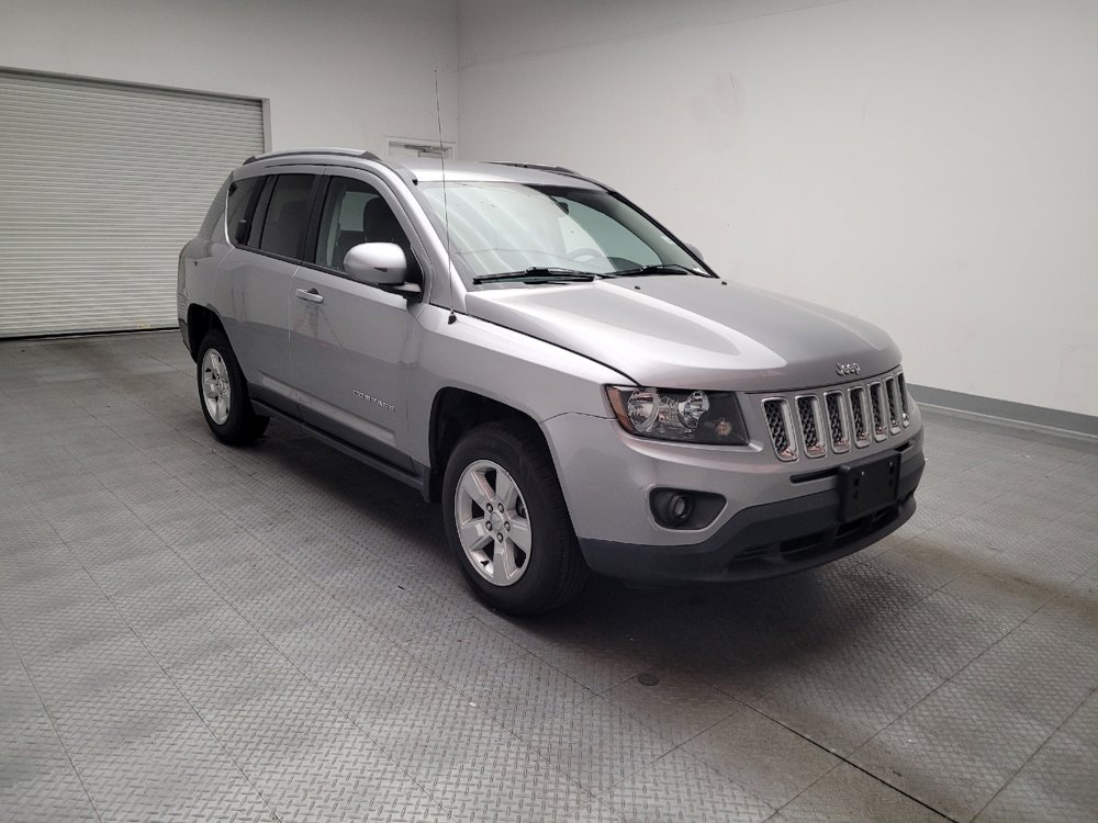 Used 2016 Jeep Compass Latitude FWD image 13