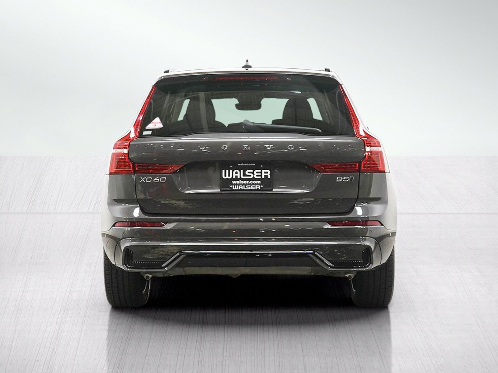 Used 2025 Volvo XC60 B5 Plus AWD/4WD image 4
