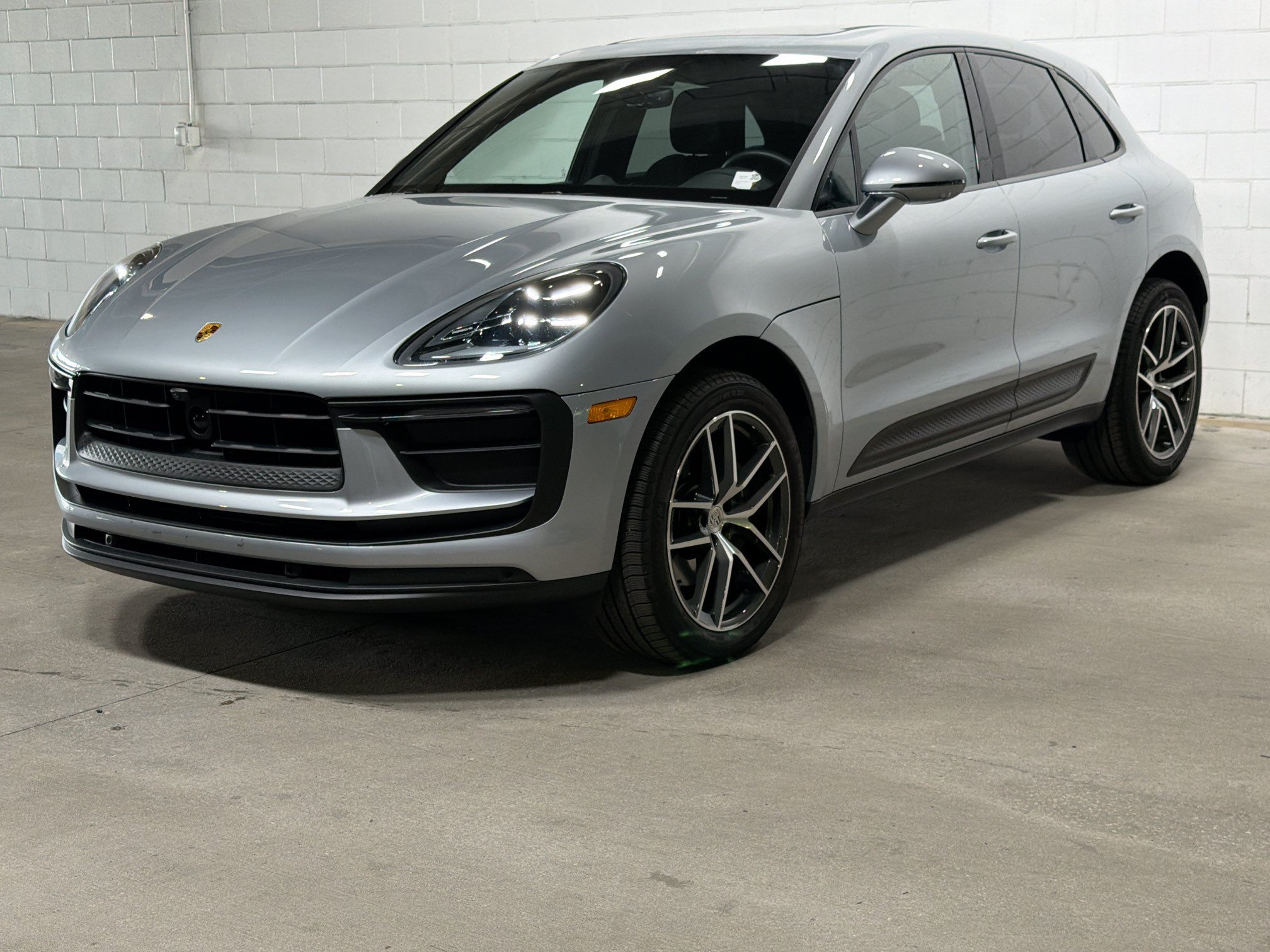 Certified 2026 Porsche Macan AWD/4WD image 1