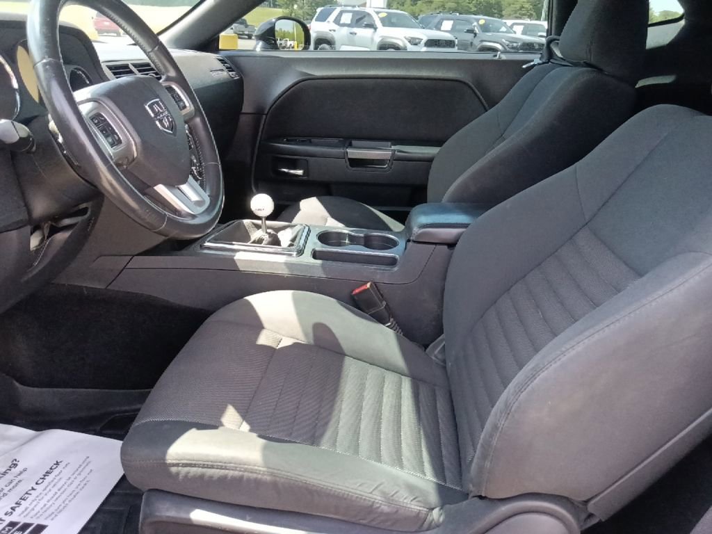 Used 2014 Dodge Challenger R/T RWD image 15