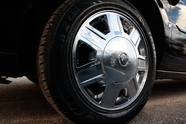 Used 2006 Cadillac DTS Limousine image 35