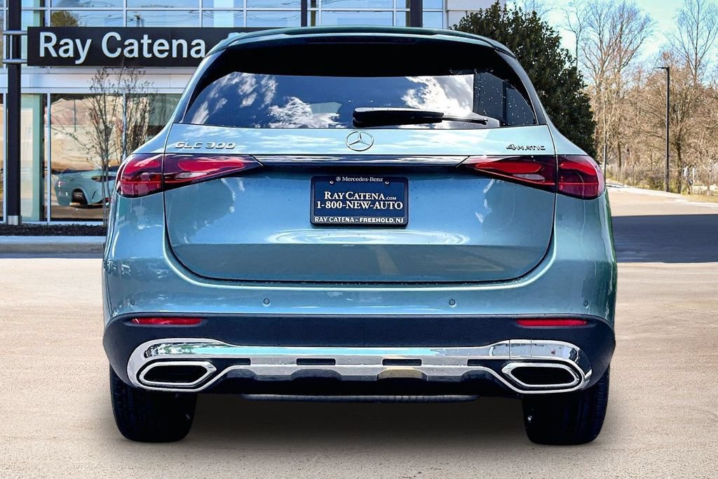 Used 2025 Mercedes-Benz GLC 300 4MATIC image 4