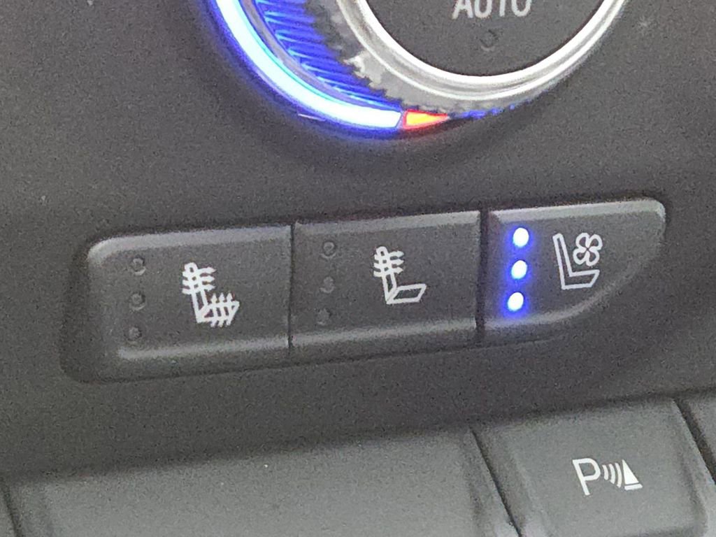 Used 2022 GMC Sierra 2500 SLT w/ SLT Premium Package image 9