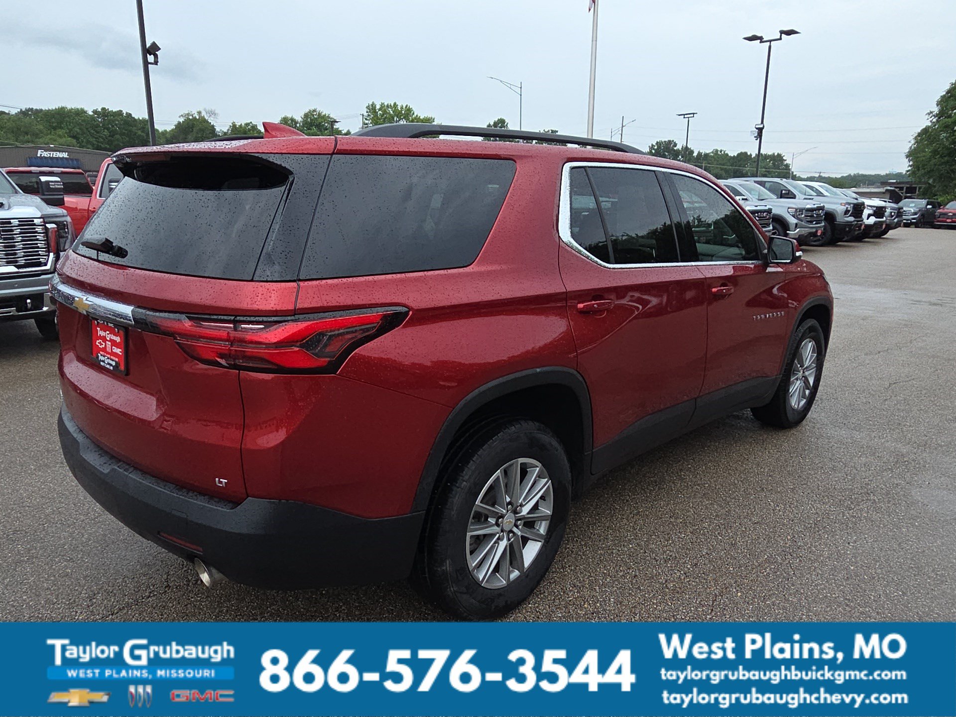 Used 2023 Chevrolet Traverse LT FWD image 8