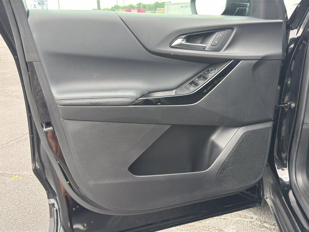 Used 2025 Chevrolet Equinox LT FWD image 28
