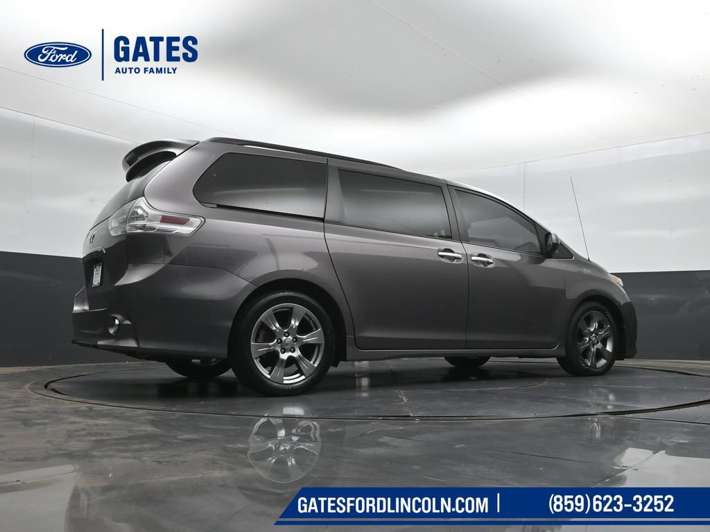 Used 2014 Toyota Sienna SE FWD image 36