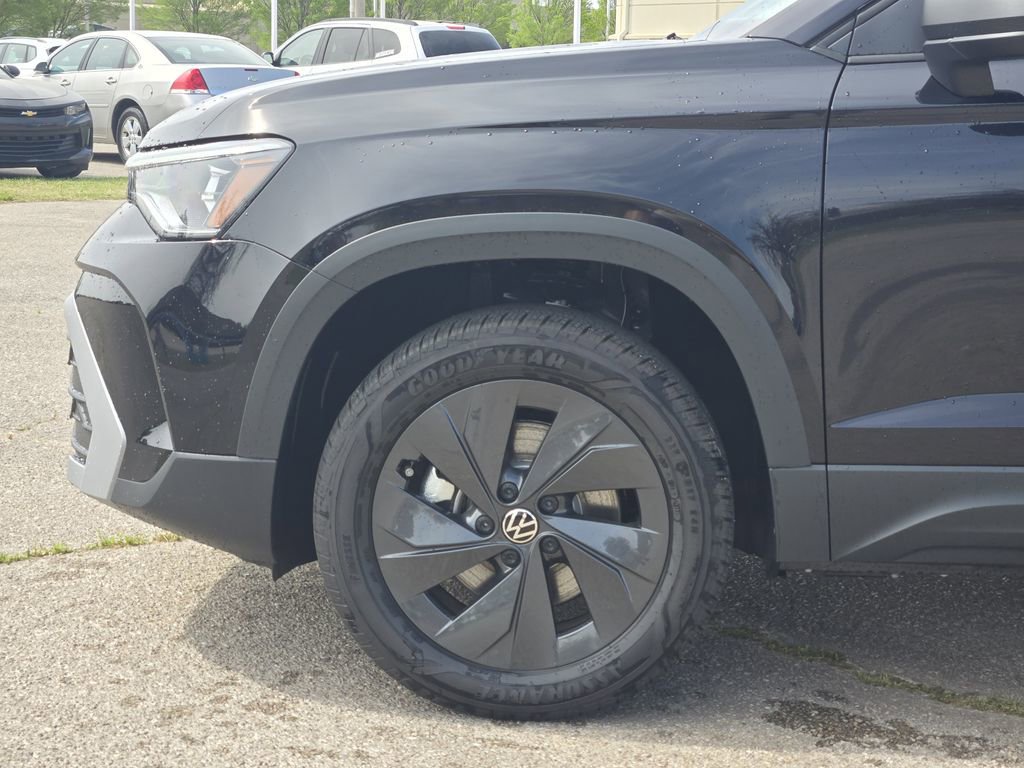 New 2026 Volkswagen Taos S image 5