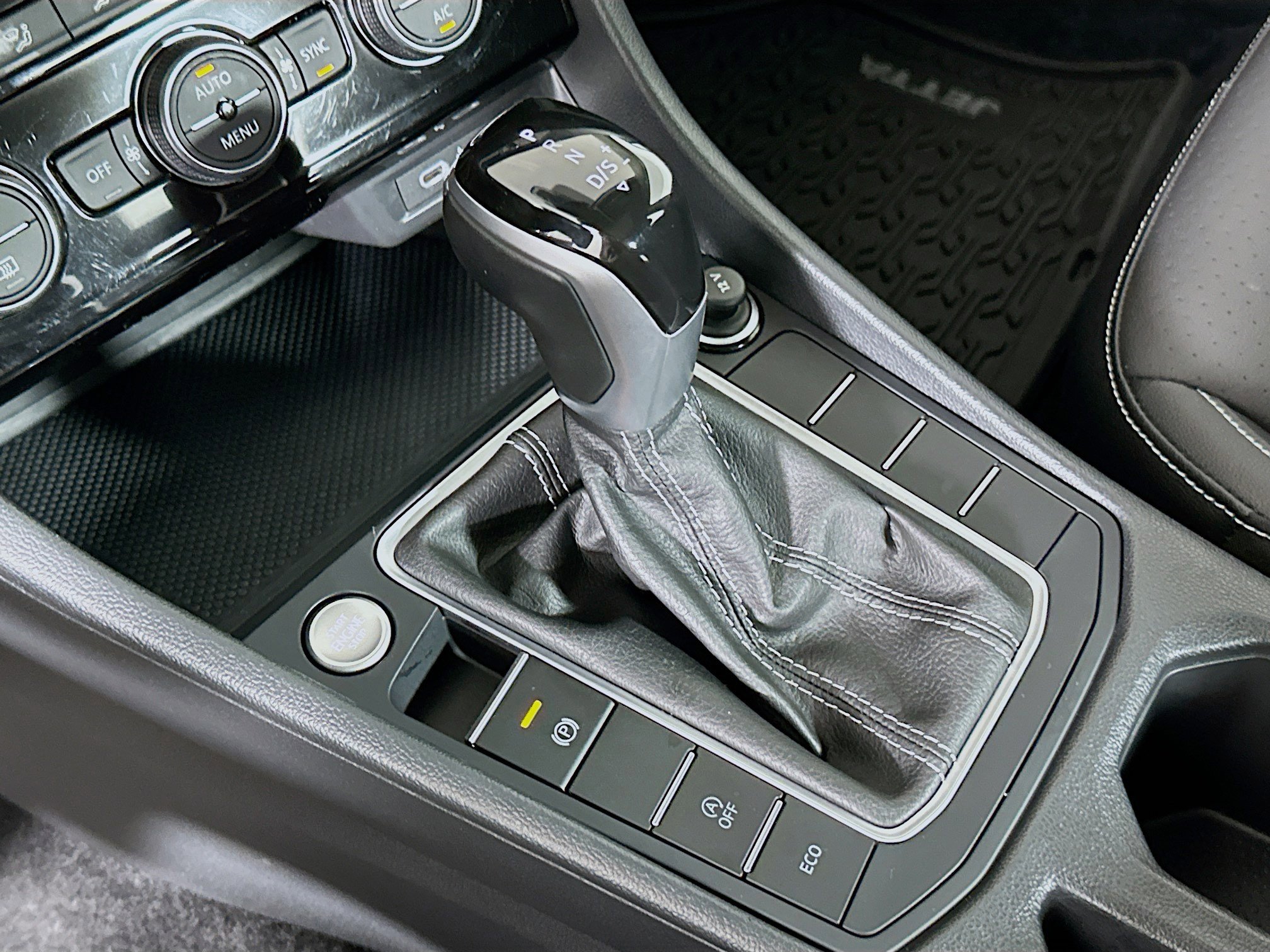 Used 2024 Volkswagen Jetta SE image 24