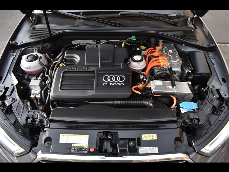 Used 2018 Audi A3 e-tron Premium Plus w/ Technology Package FWD image 38