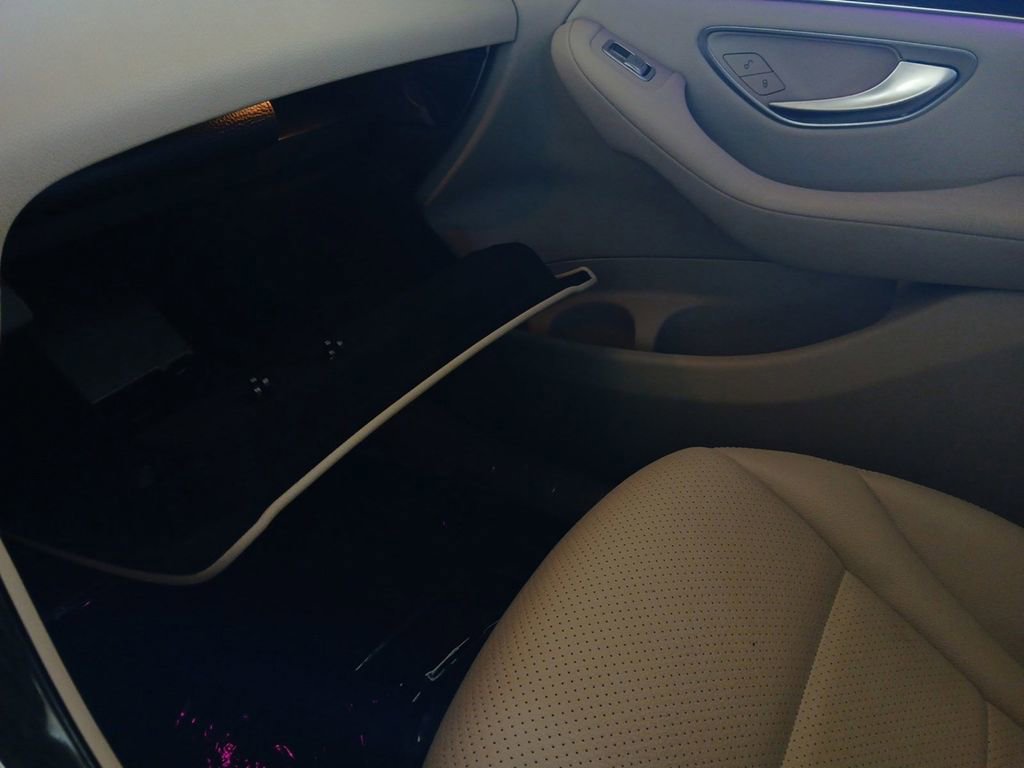 Used 2022 Mercedes-Benz GLC 300 image 23