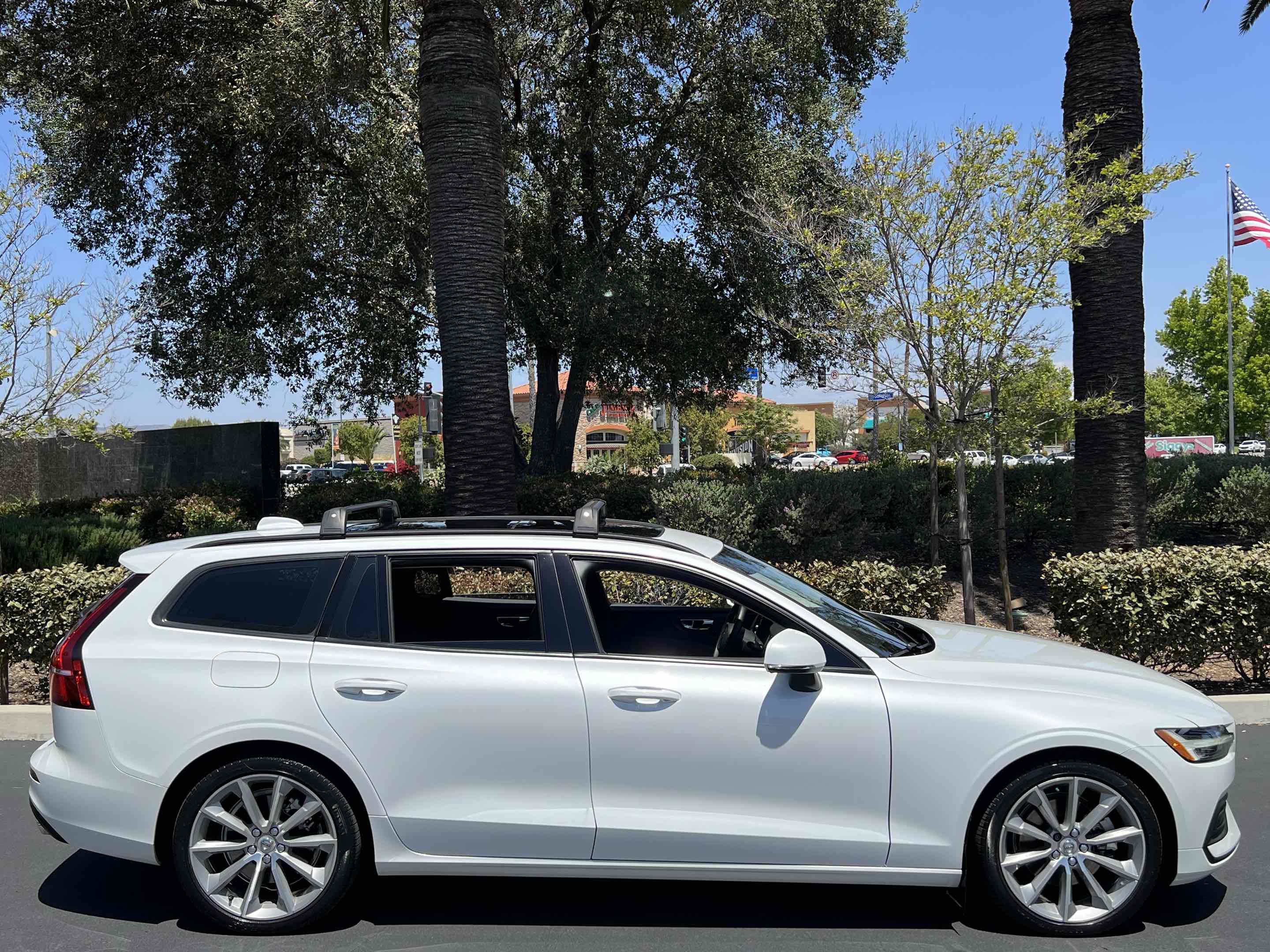 Used 2020 Volvo V60 T5 Momentum w/ Protection Package FWD image 16