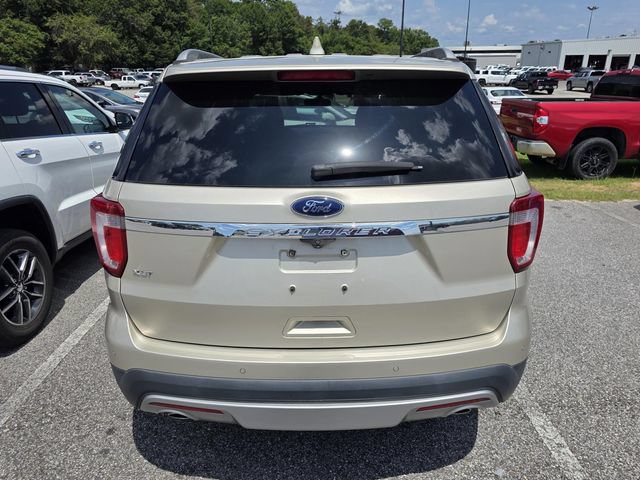 Used 2017 Ford Explorer XLT w/ Equipment Group 201A FWD image 3