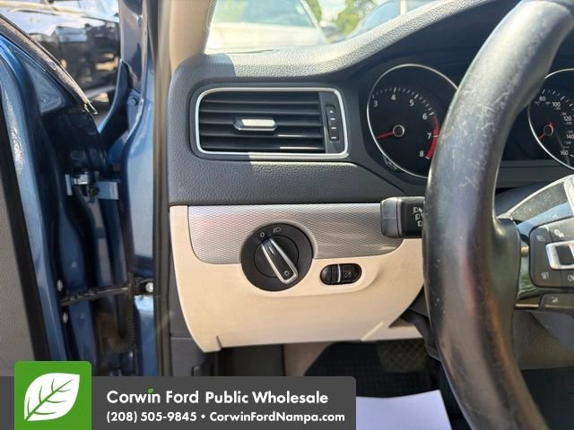 Used 2015 Volkswagen Jetta SE FWD image 13
