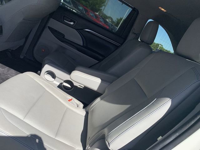 Used 2015 Toyota Highlander Limited AWD/4WD image 10
