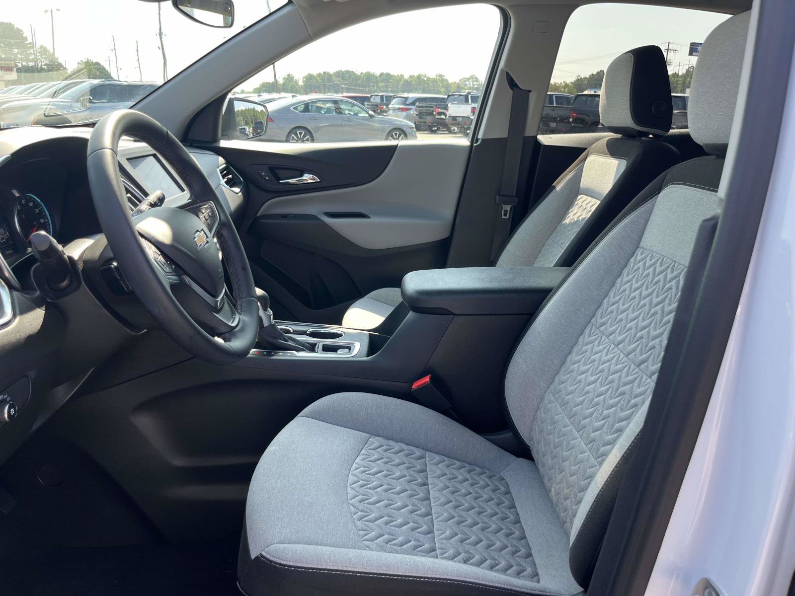 Used 2024 Chevrolet Equinox LT FWD image 14