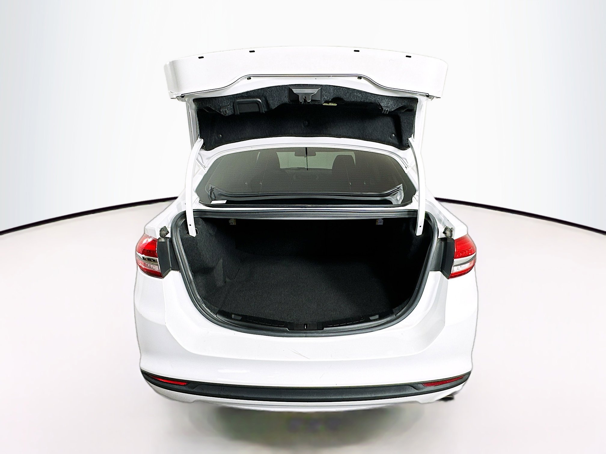 Used 2017 Ford Fusion SE image 26