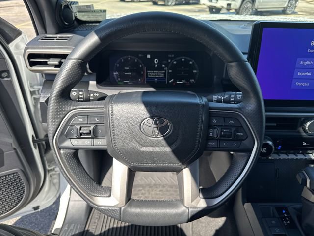 Used 2025 Toyota 4Runner Limited AWD/4WD image 11