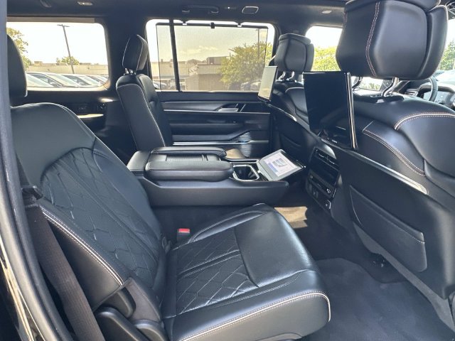 Used 2023 Jeep Grand Wagoneer Series III w/ Rear Seat Video Group 1 AWD/4WD image 13