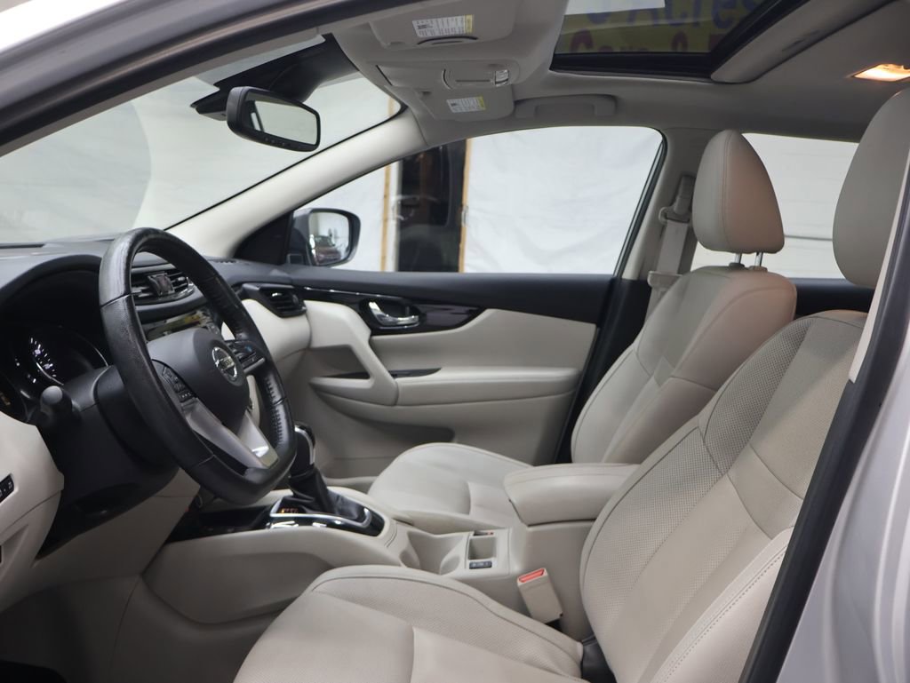 Used 2022 Nissan Rogue Sport SL w/ Premium Package image 17