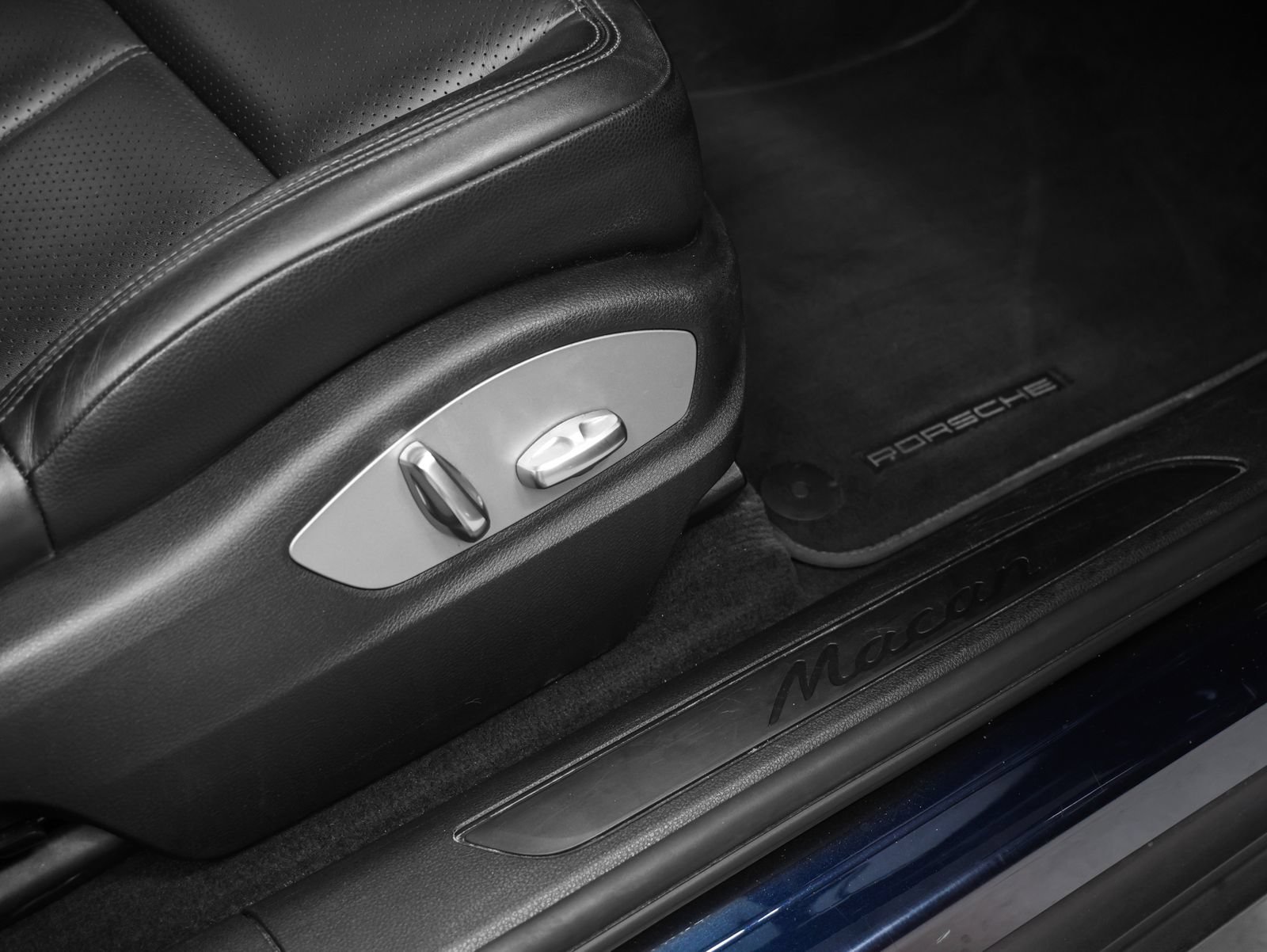 Certified 2018 Porsche Macan Sport Edition AWD/4WD image 19