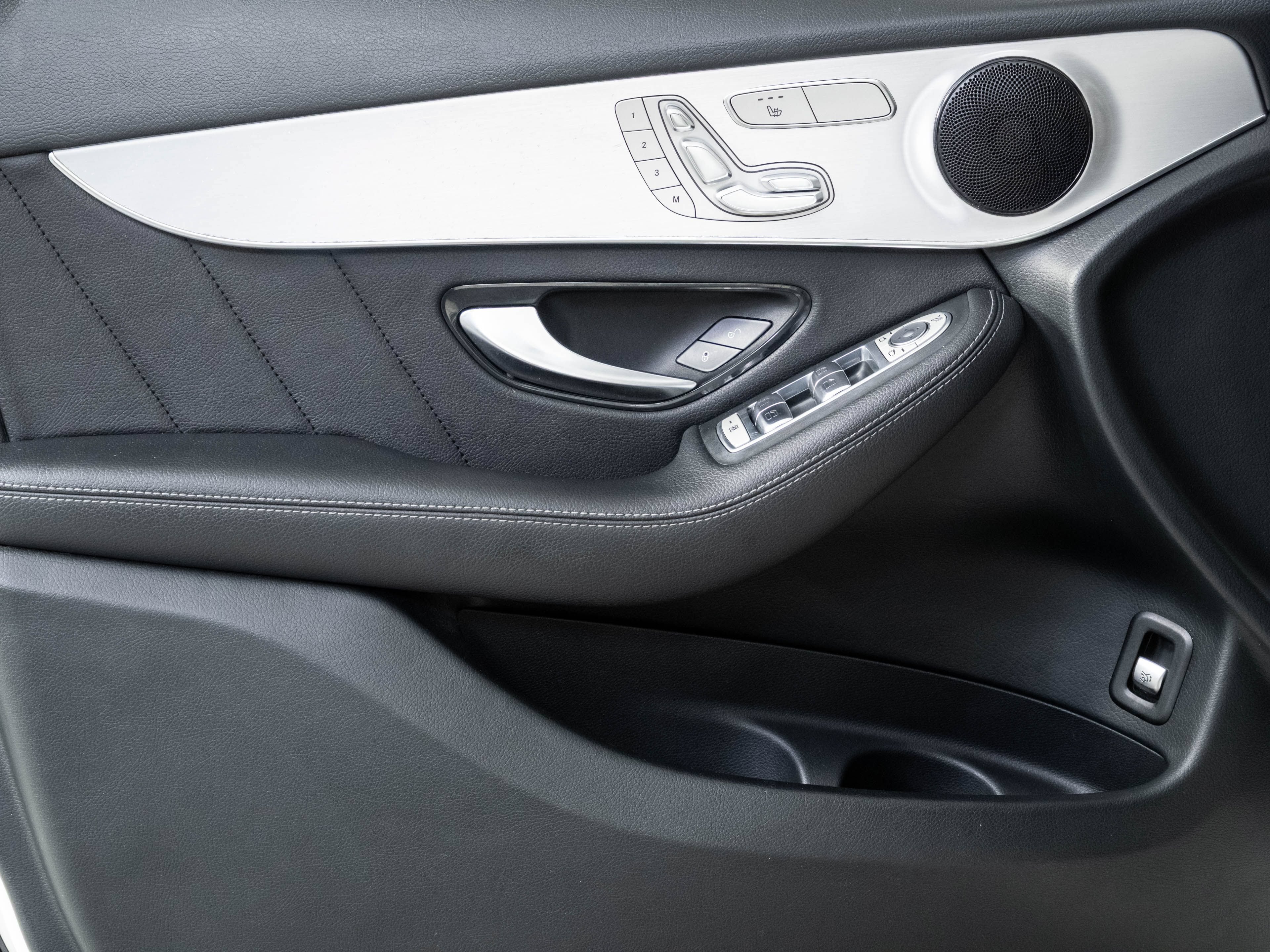 Used 2019 Mercedes-Benz GLC 300 image 6