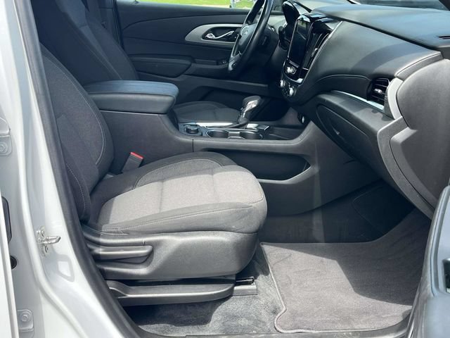 Used 2022 Chevrolet Traverse LT FWD image 25