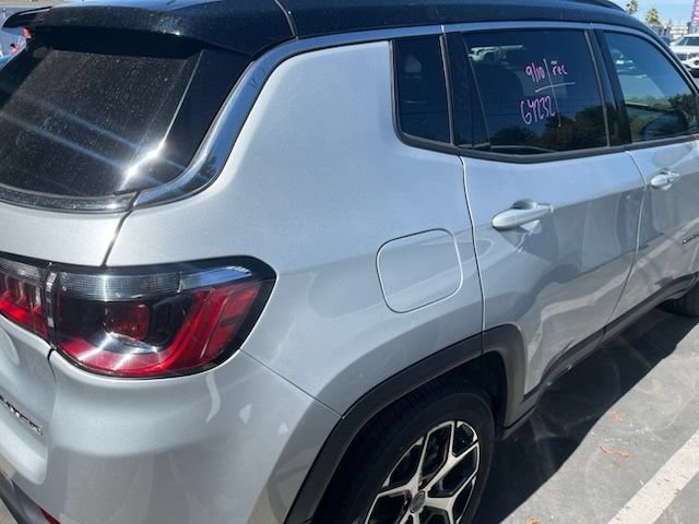 Used 2025 Jeep Compass Limited AWD/4WD image 7
