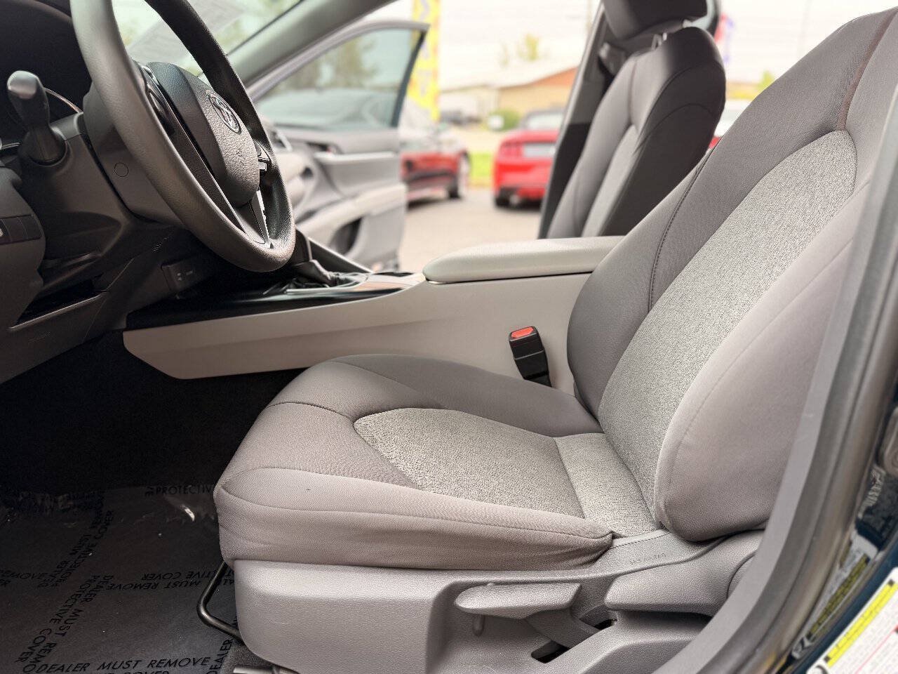 Used 2018 Toyota Camry FWD image 9