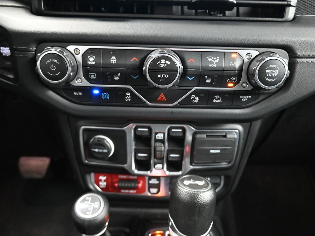 Used 2024 Jeep Wrangler Unlimited Rubicon 4xe w/ Technology Group image 30