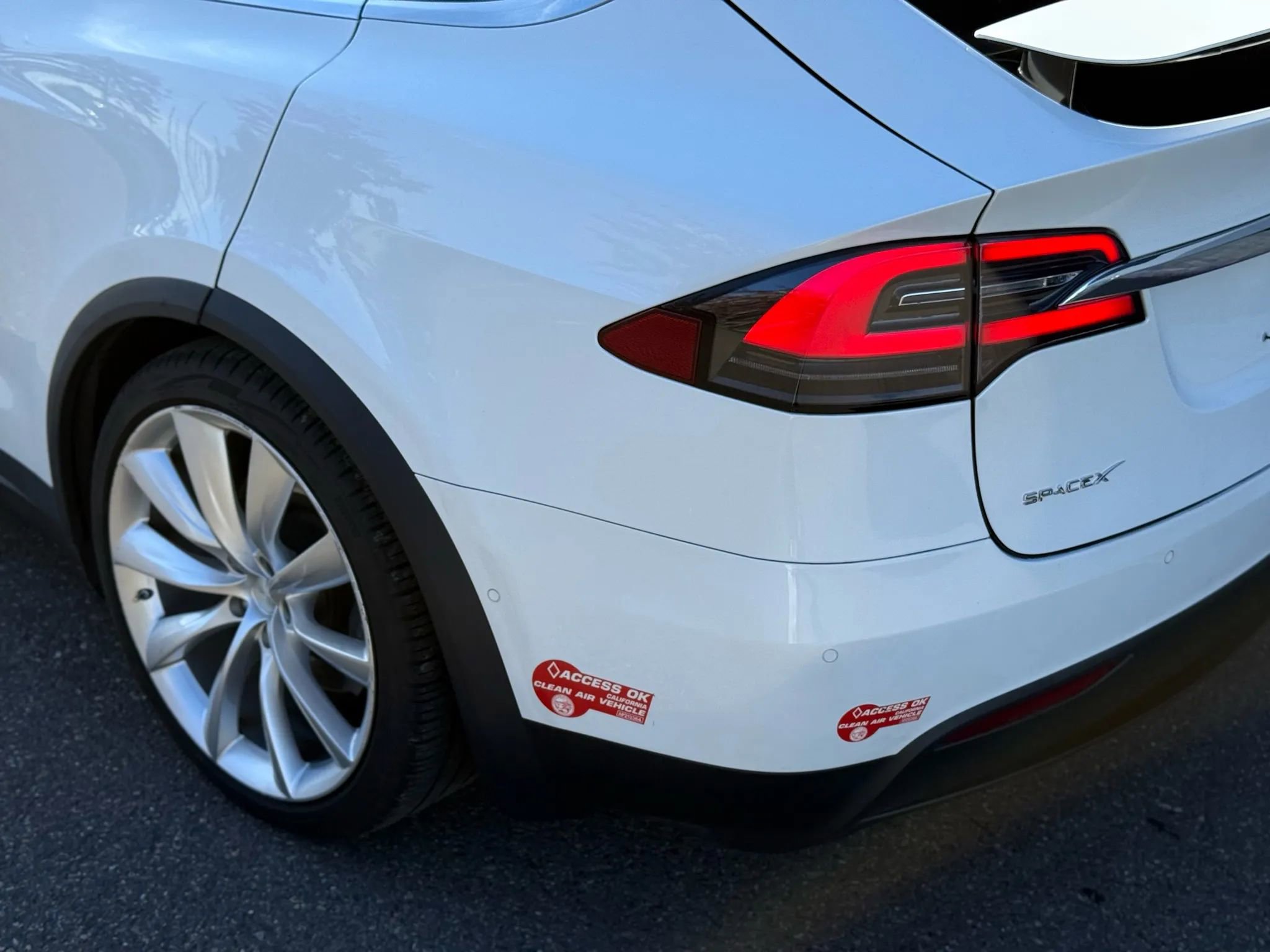 Used 2017 Tesla Model X 75D image 34