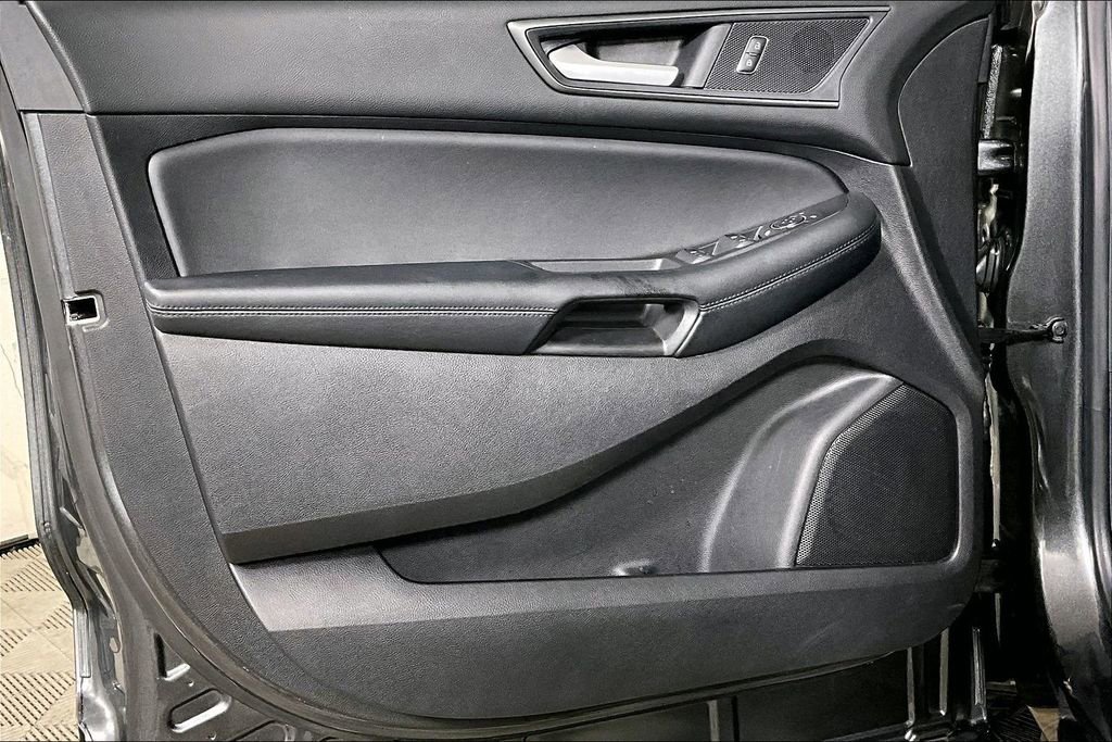 Used 2020 Ford Edge SE image 22