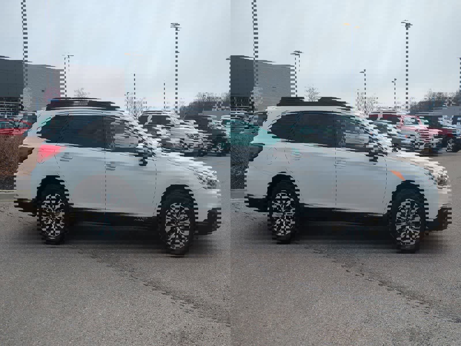 Used 2015 Subaru Outback 3.6R Limited image 9