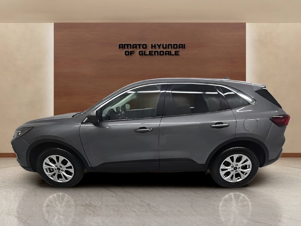 Used 2024 Ford Escape Active AWD/4WD image 3