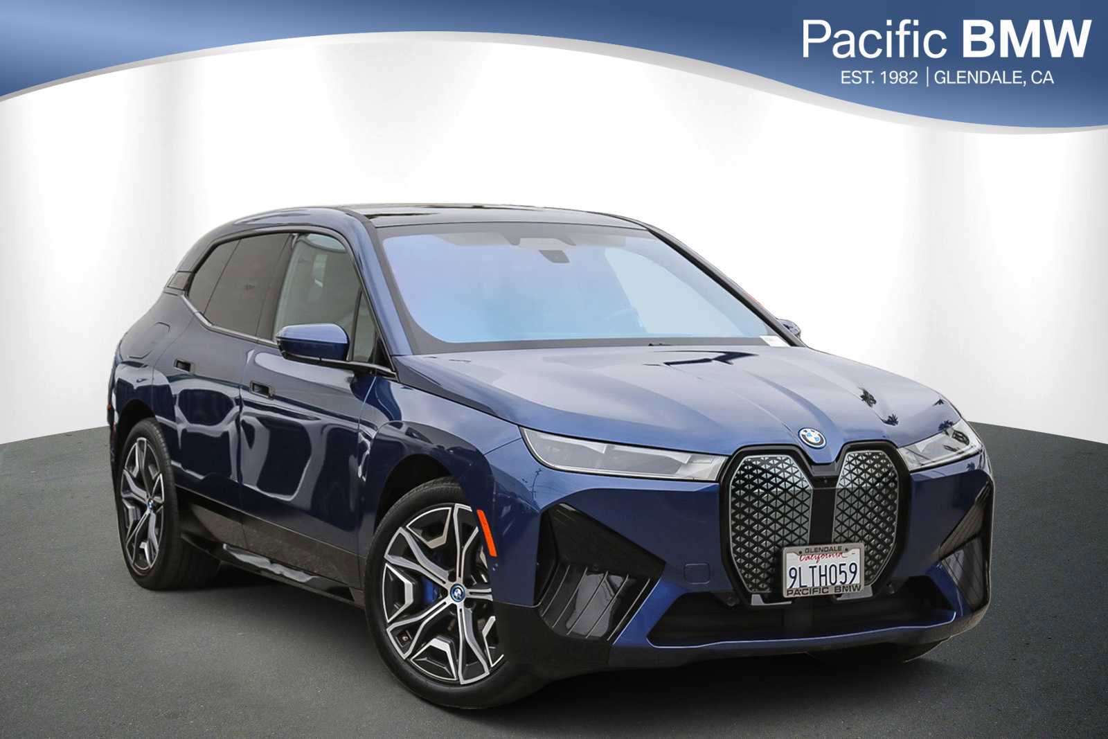 Used 2025 BMW iX xDrive50 w/ Premium Package image 1