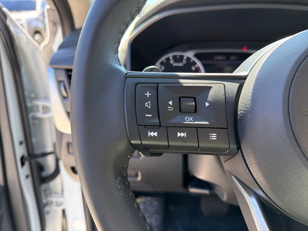 Used 2024 Nissan Rogue SV w/ SV Premium Package image 23