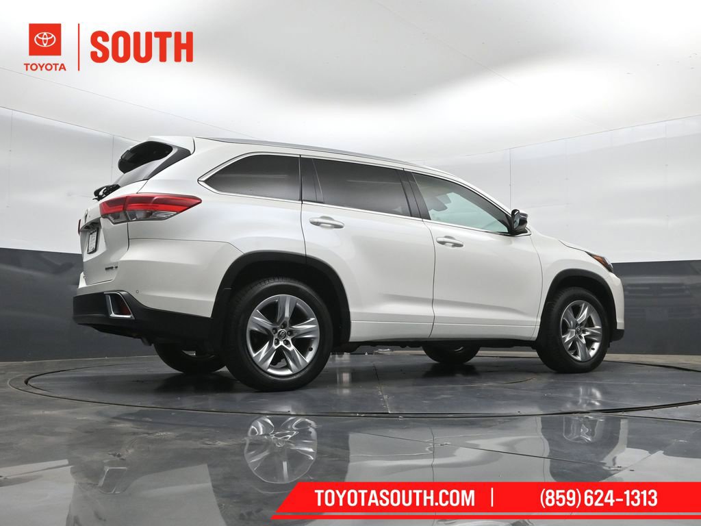 Used 2017 Toyota Highlander Limited AWD/4WD image 42