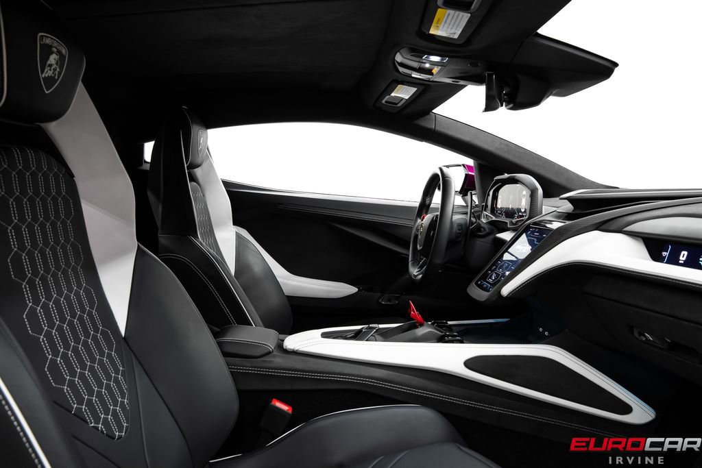 Used 2025 Lamborghini Revuelto AWD/4WD image 38