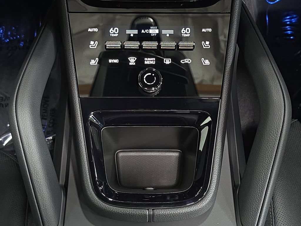 Certified 2025 Porsche Cayenne AWD/4WD image 19