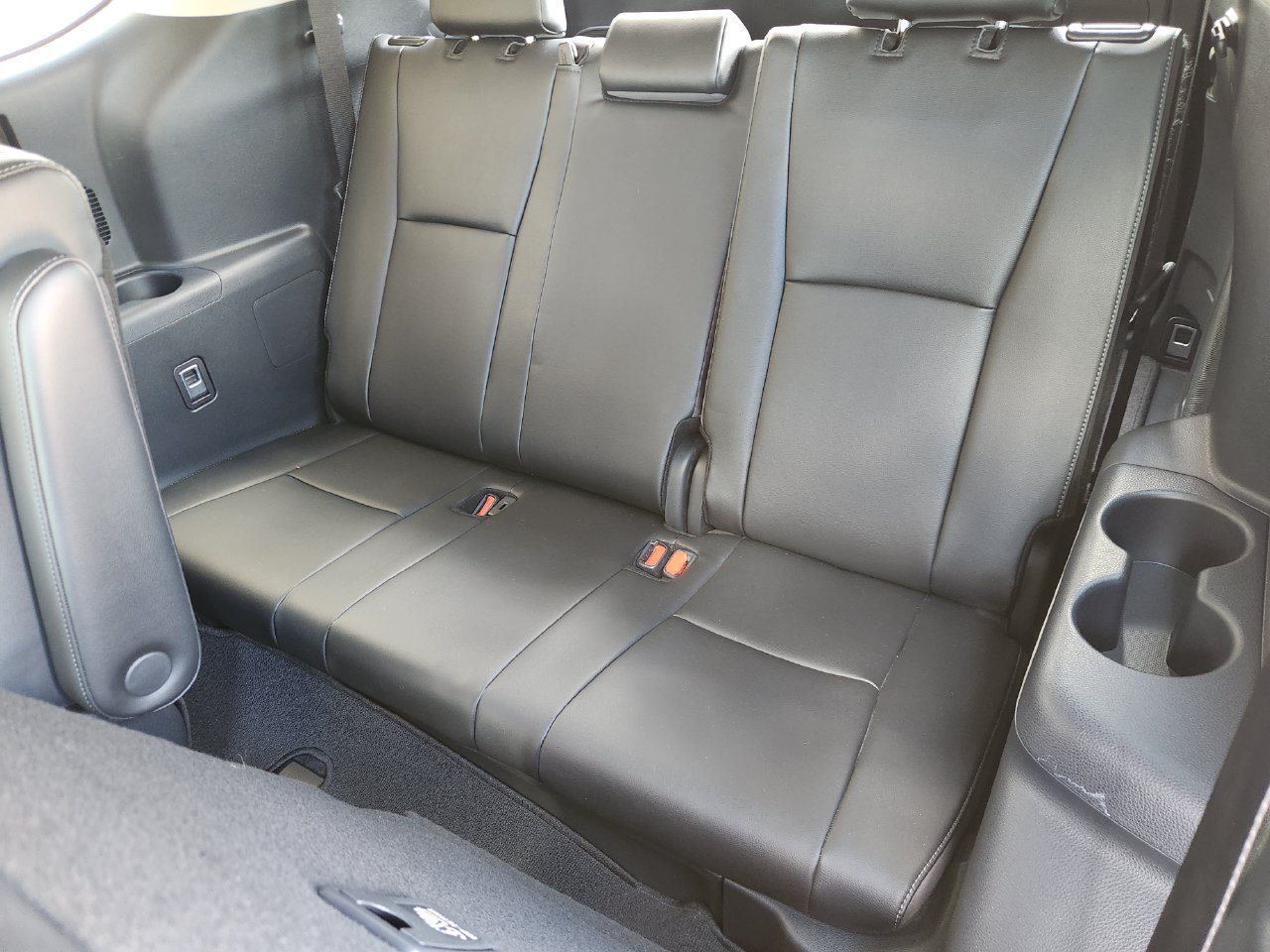 Used 2024 Toyota Highlander Limited FWD image 28