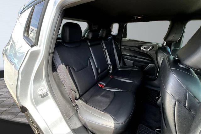 Used 2025 Jeep Compass Trailhawk AWD/4WD image 25