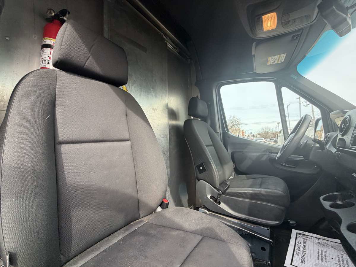 Used 2019 Mercedes-Benz Sprinter 144 image 18