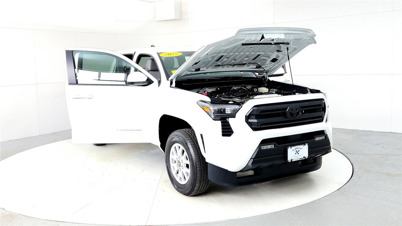 Certified 2025 Toyota Tacoma SR5 image 9