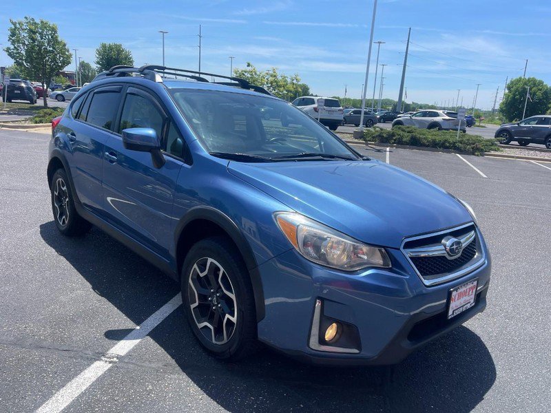 Used 2017 Subaru Crosstrek 2.0i Premium w/ Moonroof Package AWD/4WD image 2