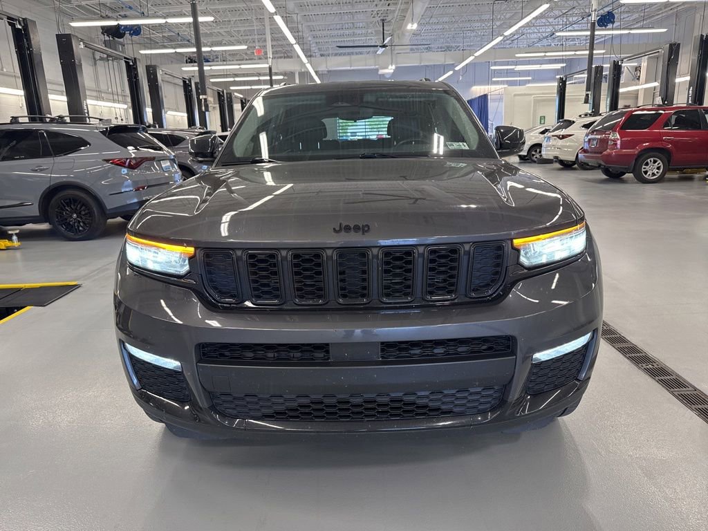 Used 2022 Jeep Grand Cherokee L Limited w/ Black Appearance Package AWD/4WD image 10