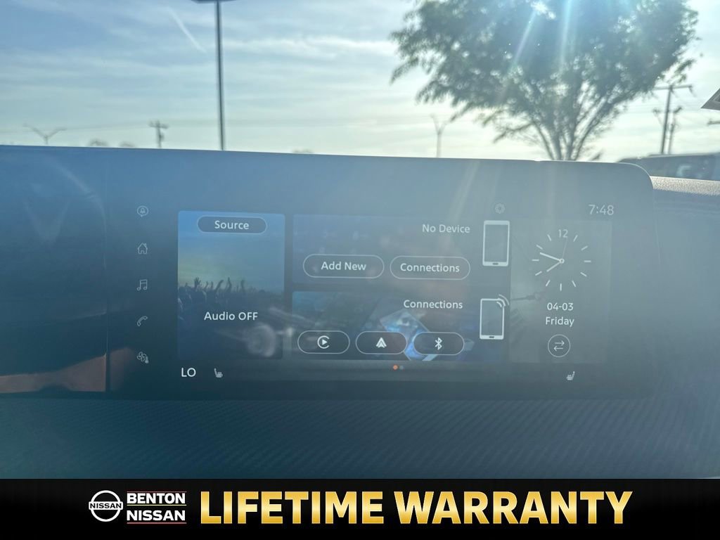 Used 2025 Nissan Kicks SR w/ SR Premium Package image 18