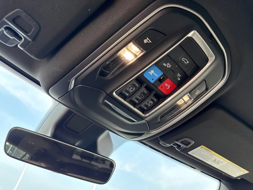 Used 2025 Jeep Grand Cherokee L Limited AWD/4WD image 32